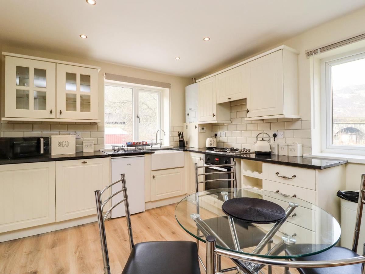 Canal View Apartment *